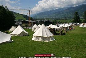 Zu den Fotos vom Burgrfest Burg Kaprun 2008 - www.Mittelalterfeste.com - Meldereiter und Waschweib